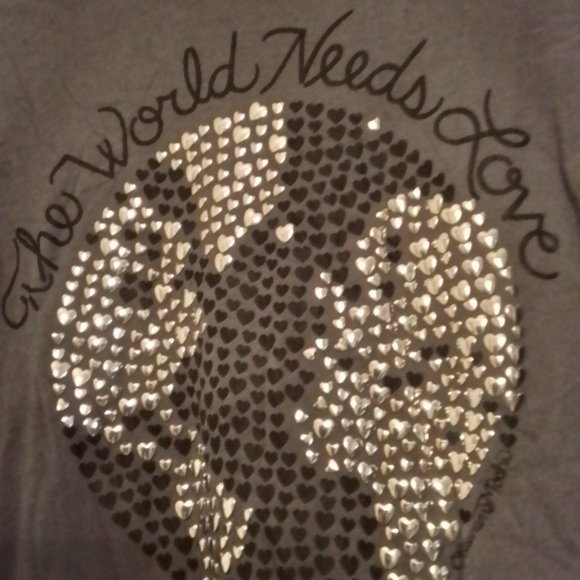 Lauren Moshi with Studded hearts T "The World Needs Love" long Sleeve hearts - Picture 4 of 8